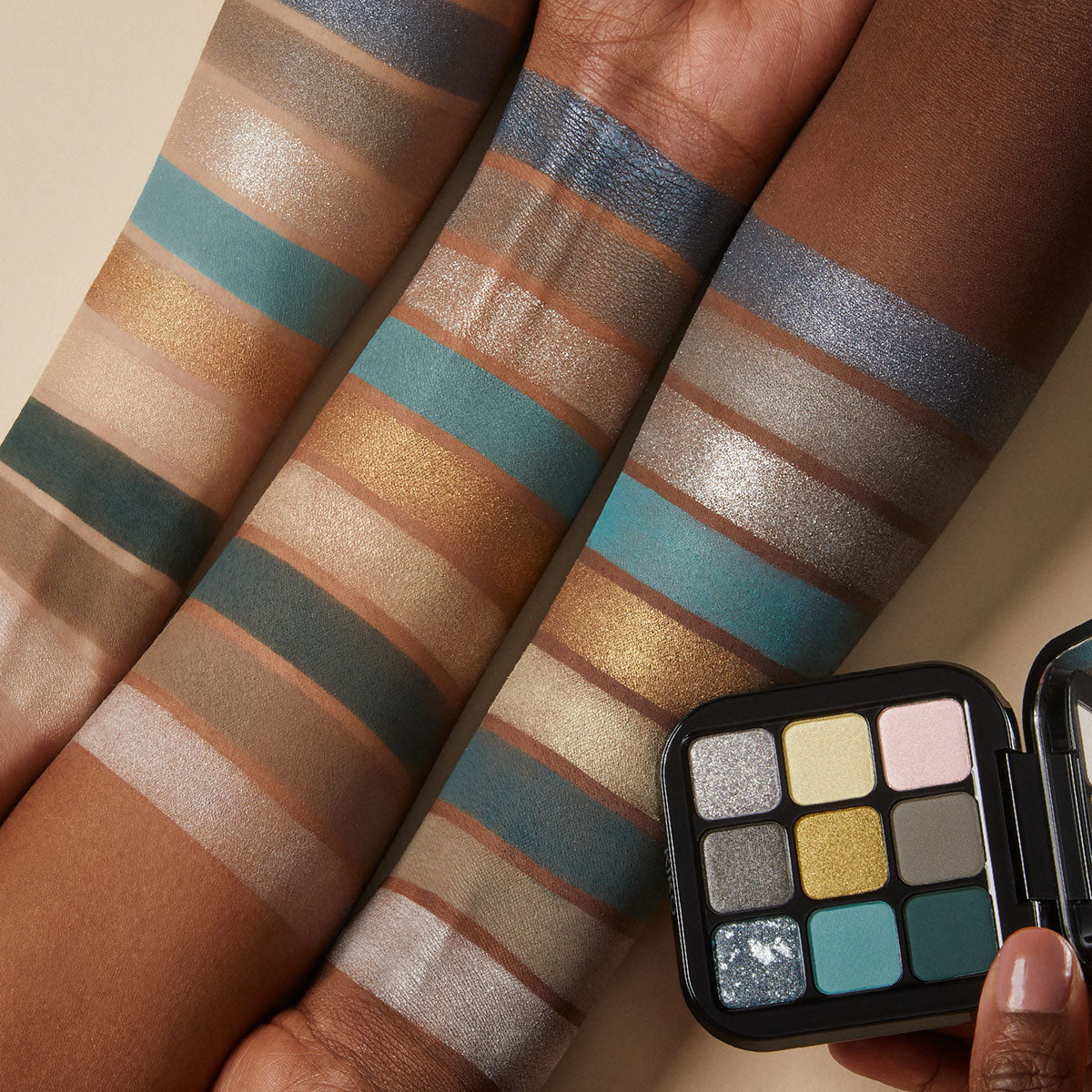 Glamour Multi Finish Eyeshadow Palette 06